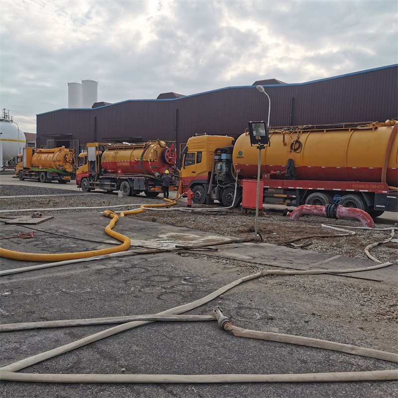 天山污水池清理