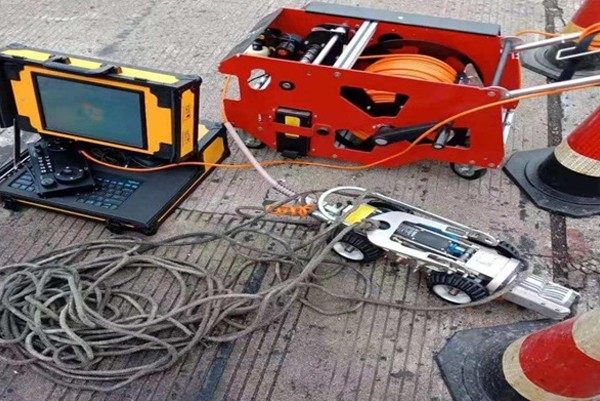 天山CCTV管道检测机器人